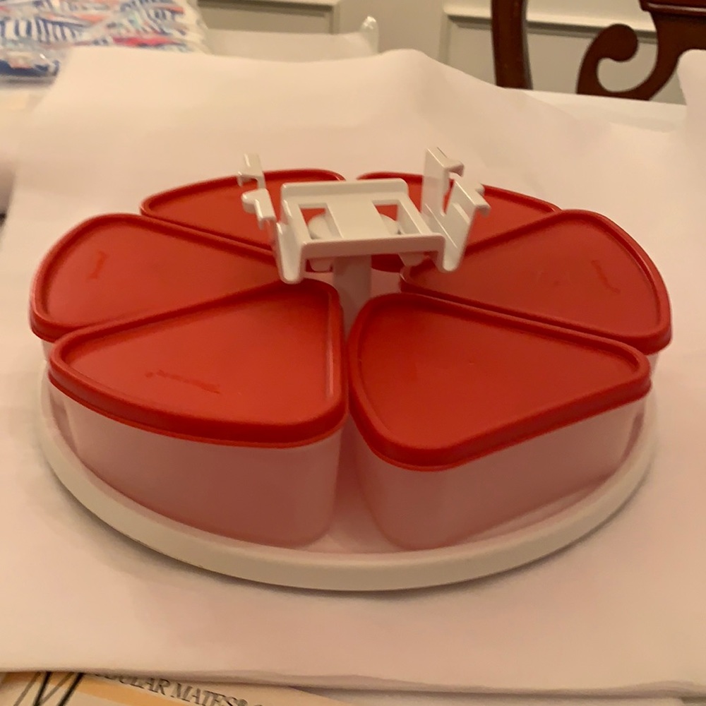 New Tupperware Modular Carousel Set
